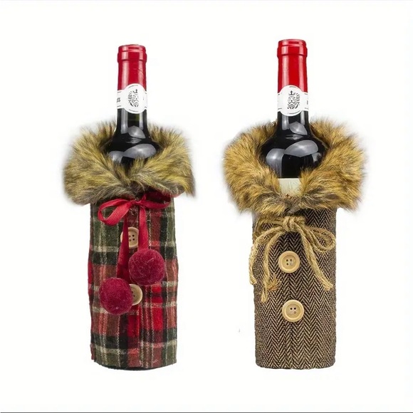 Wine bottle gift cover, NIP, brown chevron, faux fur collar, buttons, 9.8”x5.9” - Picture 5 of 6